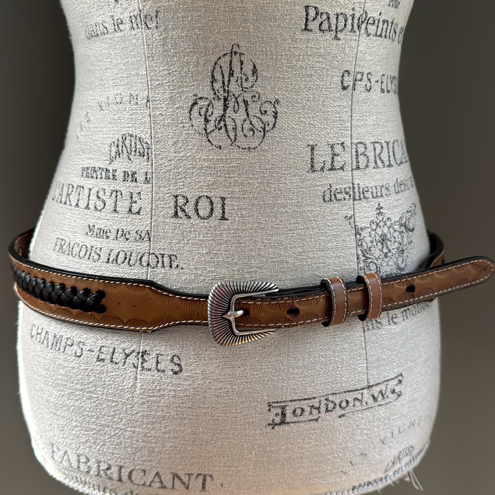 Western leather belt‎ with silver conch & Native ribbon ribbon trim 34-38” - Picture 2 of 7